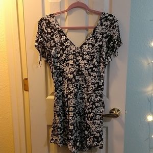 EXPRESS B&W floral romper